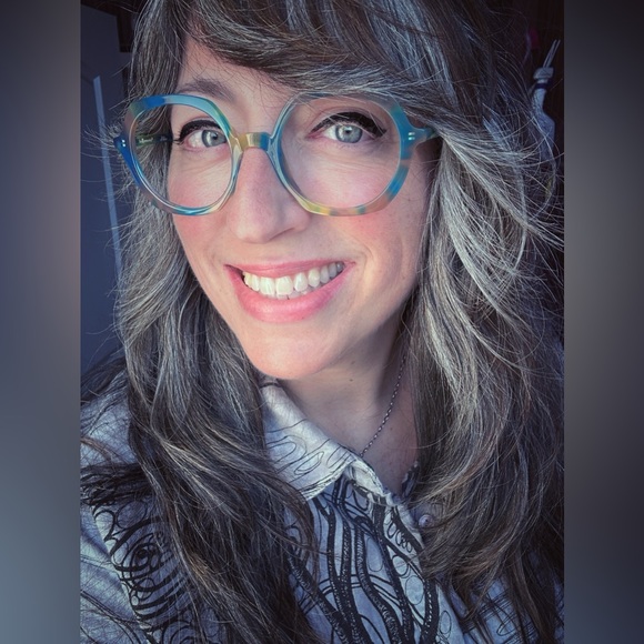 Hello! Welcome to my crazy closet!! - Picture 11 of 14